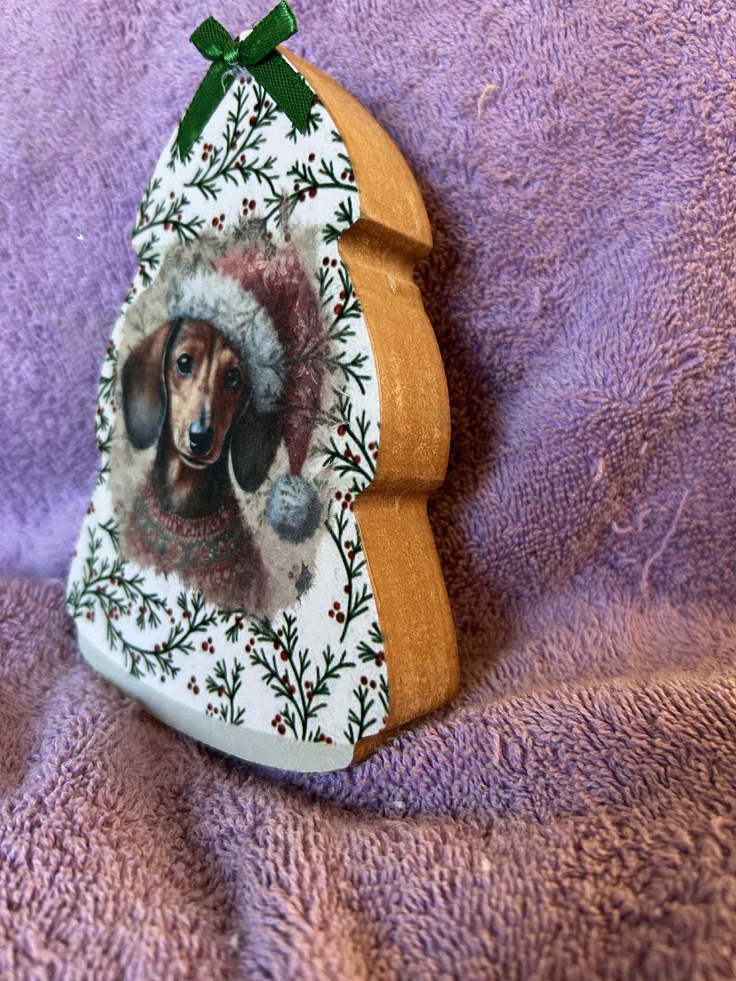 Dachshund Santa with Holly Tree (green)