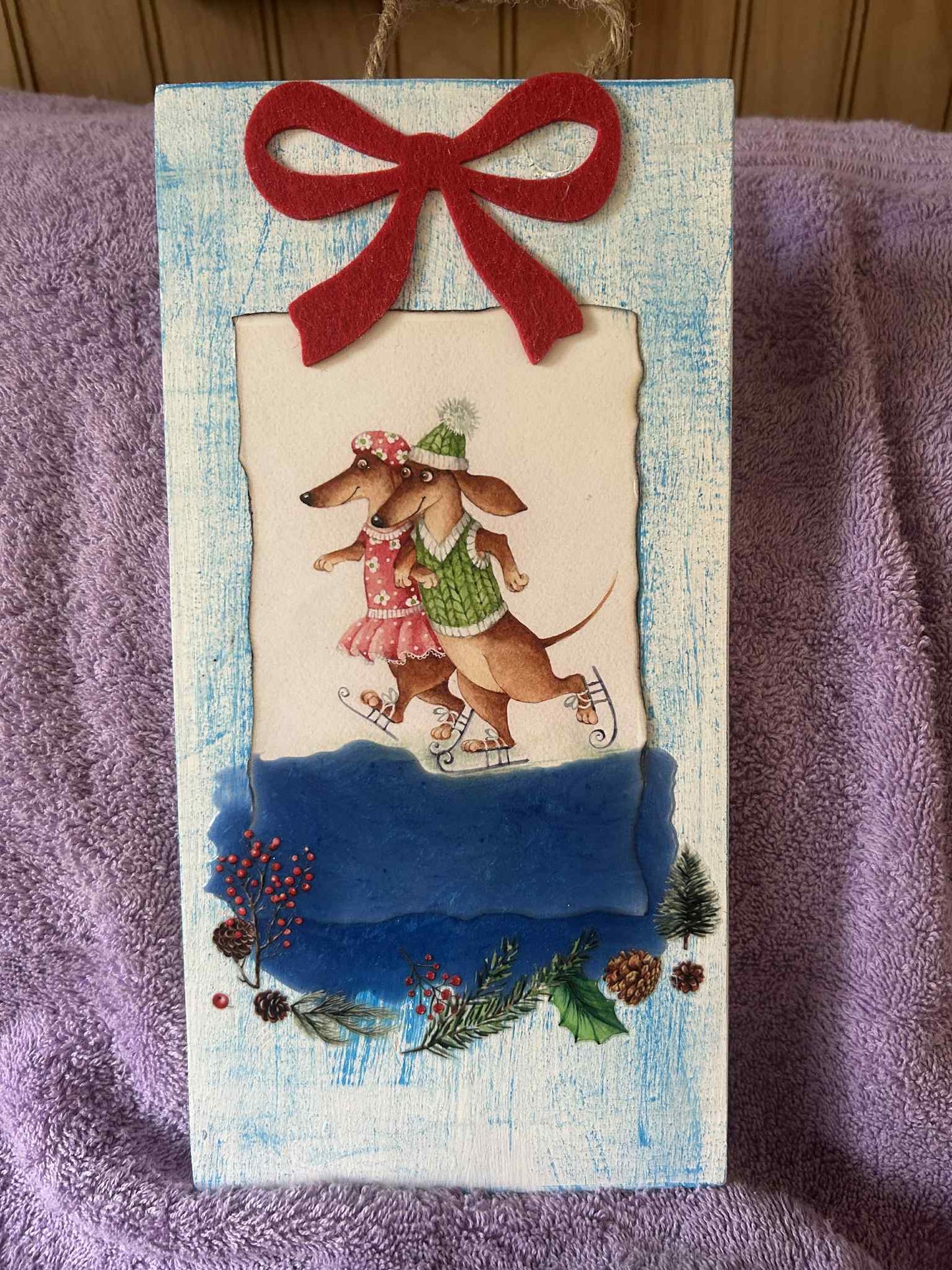 Dachshund Couple Skating Plaque (001)