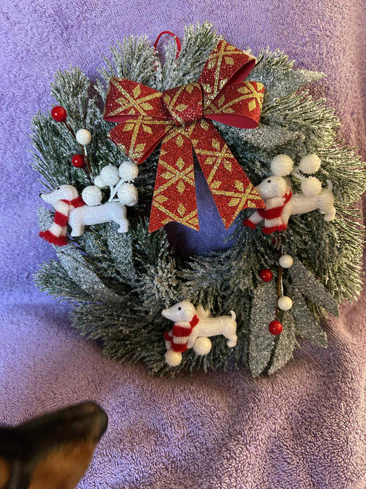 Dachshund Christmas Wreath (white)